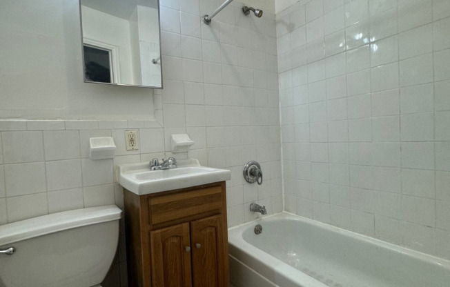 1 bed, 1 bath, $2,500, Unit 3D