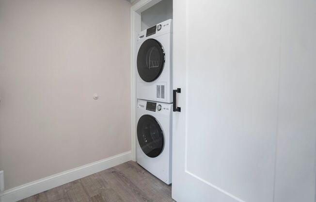 1 bed, 1 bath, 775 sqft, $2,300, Unit 76-1