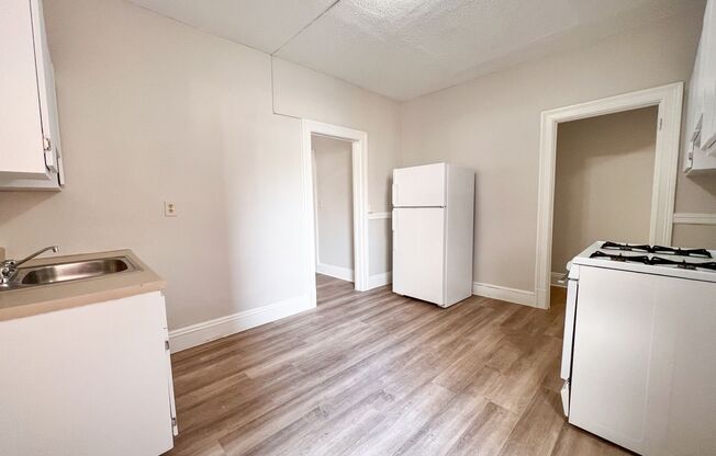 1 bed, 1 bath, 683 sqft, $1,420, Unit A4