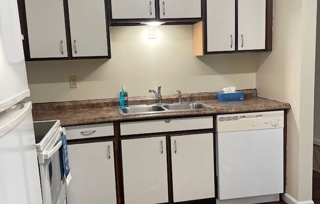 2 beds, 1 bath, $900, Unit 222-108