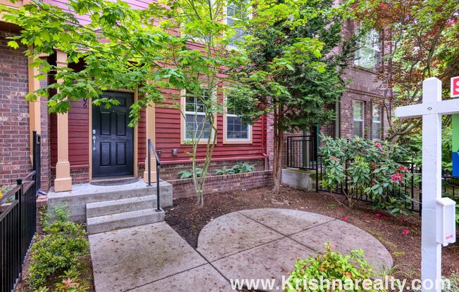Orenco Gardens Townhome: 2BD, 2.5BA, 2-Car Garage | Near Nike & MAX