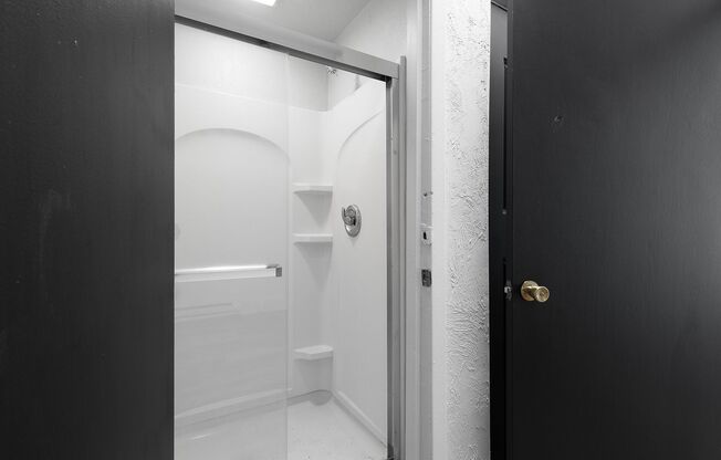 1 bed, 1 bath, 800 sqft, $649, Unit 104 S McDonald St