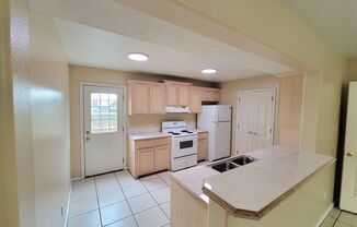 2 beds, 2.5 baths, $875, Unit #7