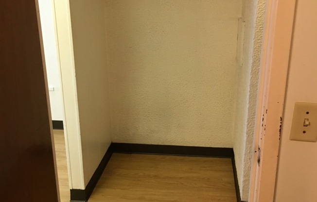 Studio, 1 bath, 450 sqft, $1,165, Unit 204