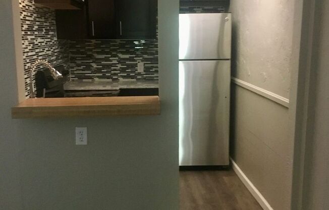 *** Beautiful & Updated Apartment in Mt. Washington * 1 Block to Grandview Ave * Pet Friendly * Available Now ***