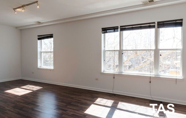 1 bed, 1 bath, $1,725, Unit 4D