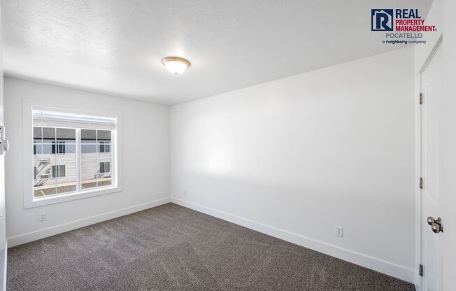 3 beds, 1 bath, 1,000 sqft, $1,000, Unit #209