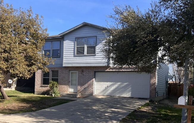 Come Home to Comfort & Style in the Northeast Crossing Subdivision!