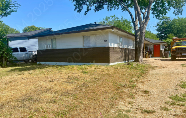 813 JOHN ADAMS DR