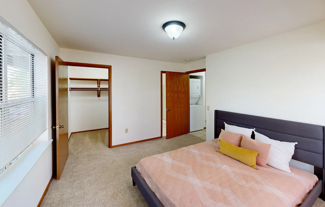 2 beds, 2 baths, 1,040 sqft, $1,795, Unit 136