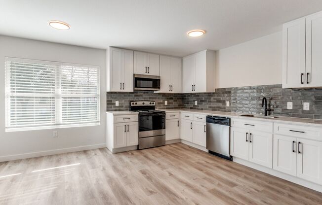 2 beds, 1 bath, 850 sqft, $1,425, Unit 115