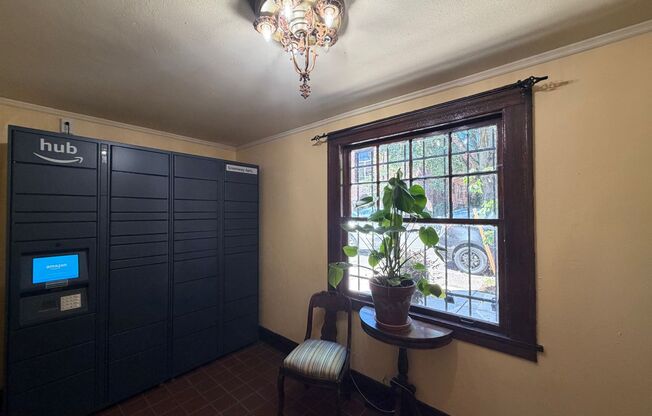 Studio, 1 bath, 320 sqft, $1,129, Unit 06