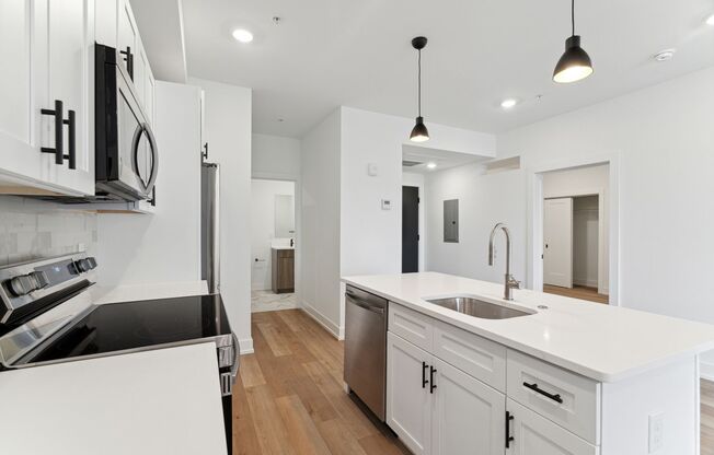 2 beds, 2 baths, 928 sqft, $2,175, Unit Unit 605