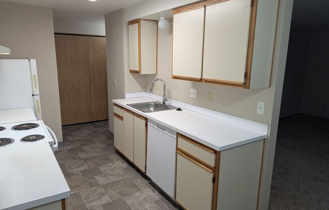 2 beds, 2 baths, 950 sqft, $1,350, Unit 29