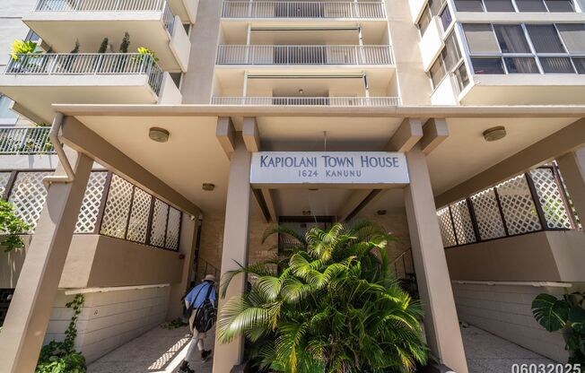 $3,200 / 2BR - 1015ft2 - 2 BR /1.5 BA/1 PKG