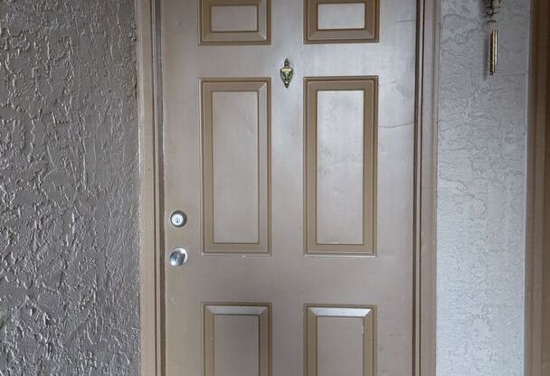 Spacious 2 Bedroom 2 Bath Condo in Townes of Southgate