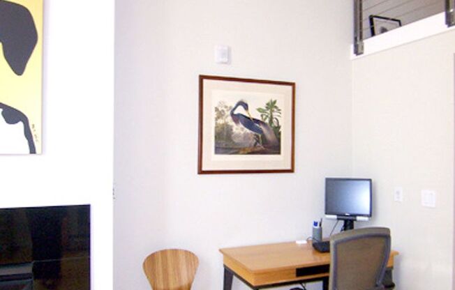 Epic REA/Azari PM: Private Oasis, 1 BR/ 1.5 BA Condo w/ Private Patio!