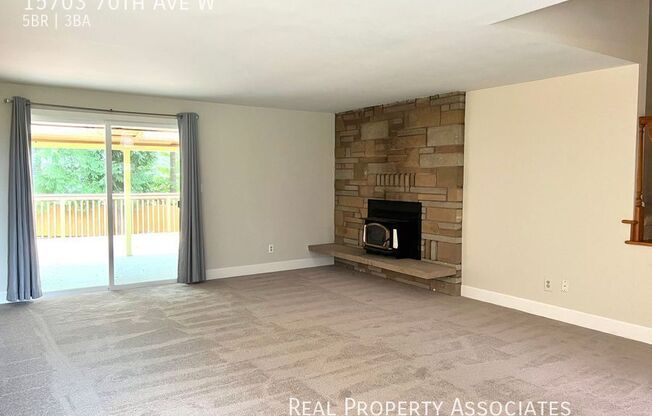 15703 70 AVE W