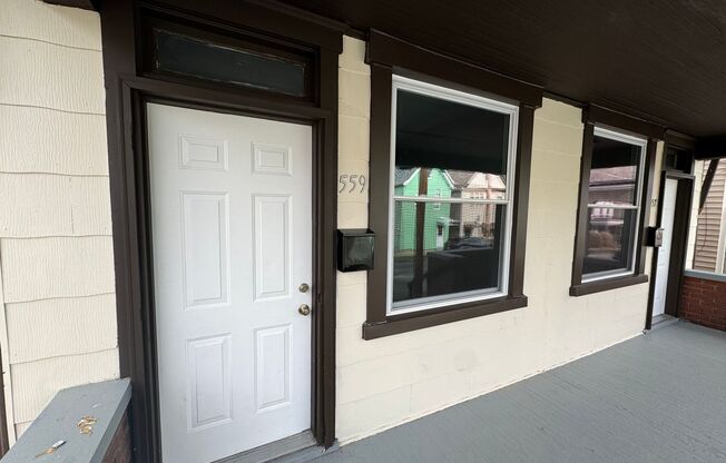 3 beds, 1 bath, $1,450, Unit 559 3rd Street