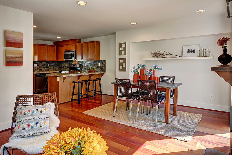 Gorgeous Townhouse in Green-Lake Community