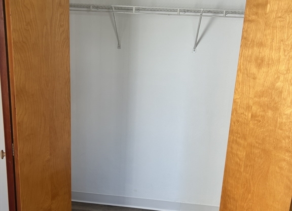 2 beds, 1 bath, 800 sqft, $2,200, Unit 35