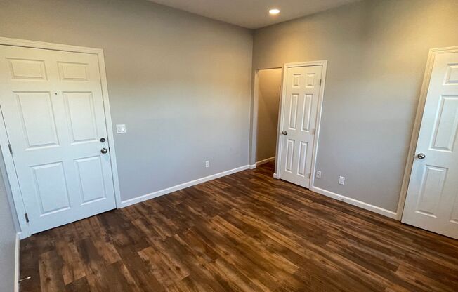 337 N BENTON WAY