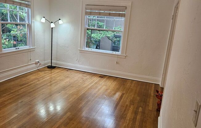 Studio, 1 bath, 337 sqft, $1,249, Unit 25