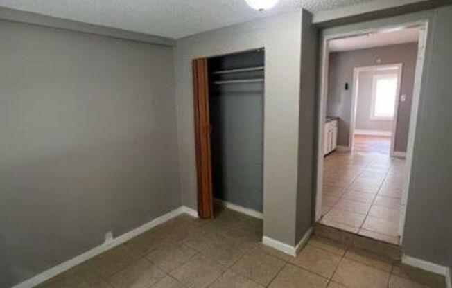 3 beds, 1 bath, $699