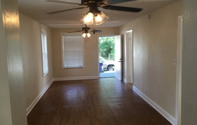 Vintage North Hyde Park Bungalow