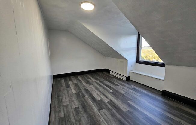 Beautiful 4 Bed, 1 Bath Home for Rent- Spacious, Modern, and Move in Ready!