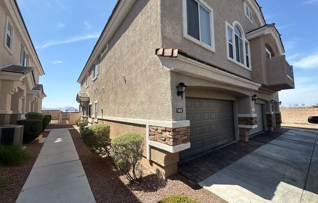 Las Vegas 3 bed 2.5 bath townhome City Views....