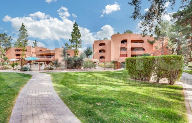 12212 N PARADISE VILLAGE Parkway S