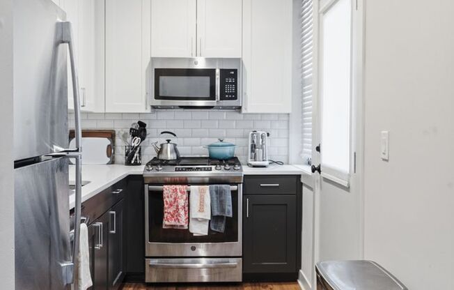 3 beds, 2 baths, 830 sqft, $4,450, Unit 928-3S