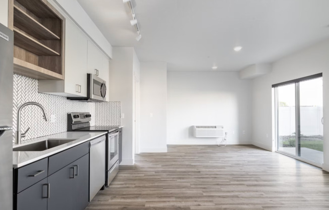 2 beds, 2 baths, 840 sqft, $1,399, Unit 5518-306