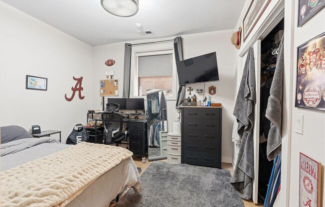 4 beds, 2 baths, 950 sqft, $5,500, Unit 924-1E