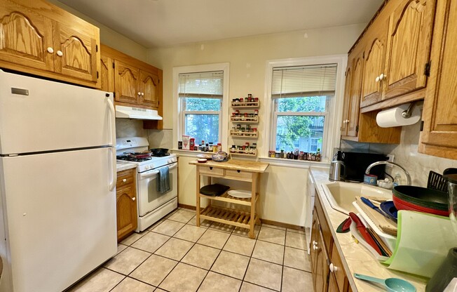 8 MENDELSSOHN ST