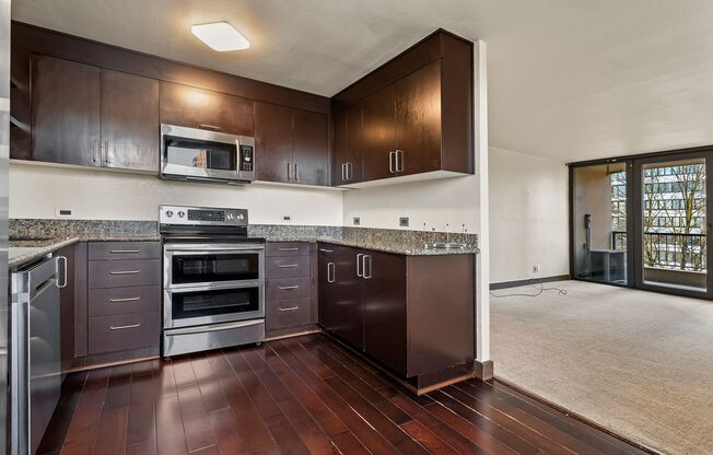 $100 OFF FOR THE FIRST 4 MONTHS RENT: 2BD/2BTH Condo Unit in Downtown Portland