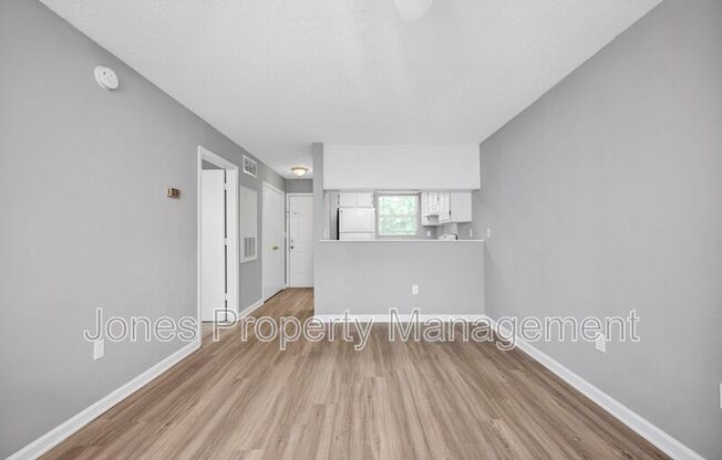 305 UNIVERSITY COUNTRY CLUB DR NE