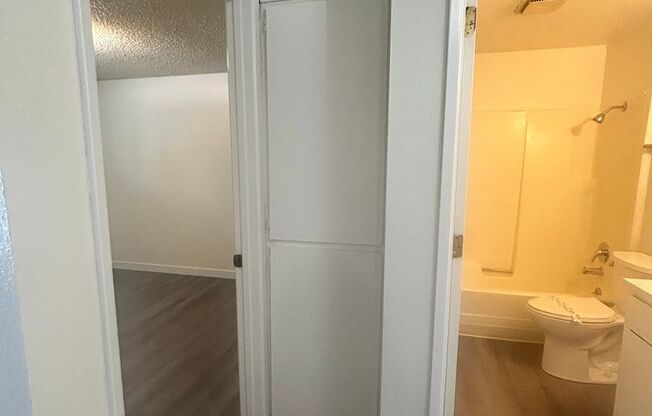 1 bed, 1 bath, 576 sqft, $1,095, Unit 16