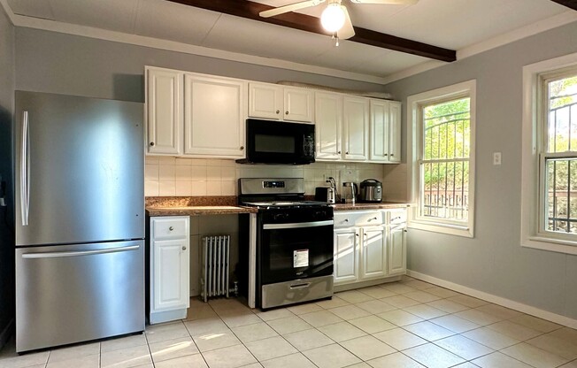 3 beds, 1 bath, 1,450 sqft, $2,950, Unit 2