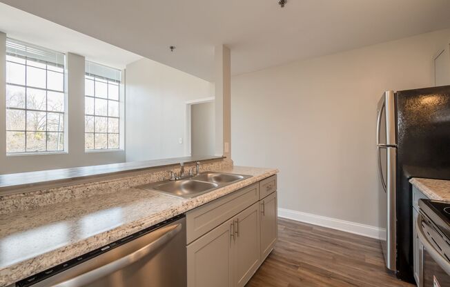 1093 West Ave SW