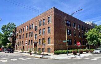 2442 N RACINE