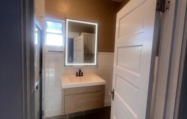 Beautiful 2 bedrooms 2 full baths house in Golden Hills area