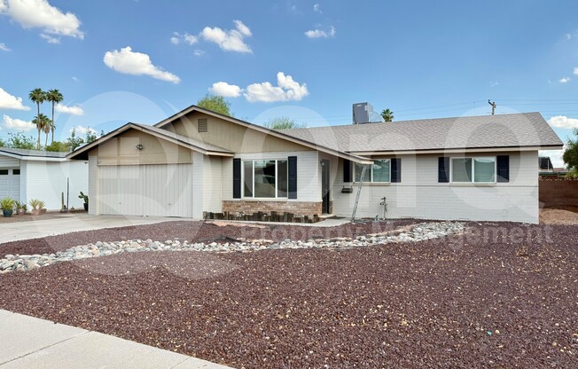 537 E LAGUNA DR
