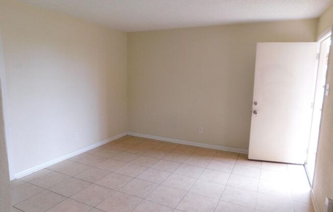 1 bed, 1 bath, 500 sqft, $695, Unit Apt 7