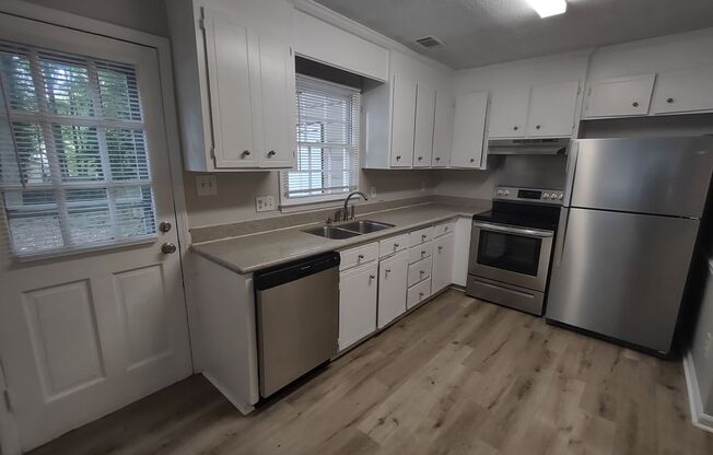 Pristine Duplex Home Located in the Lincolnshire Community!