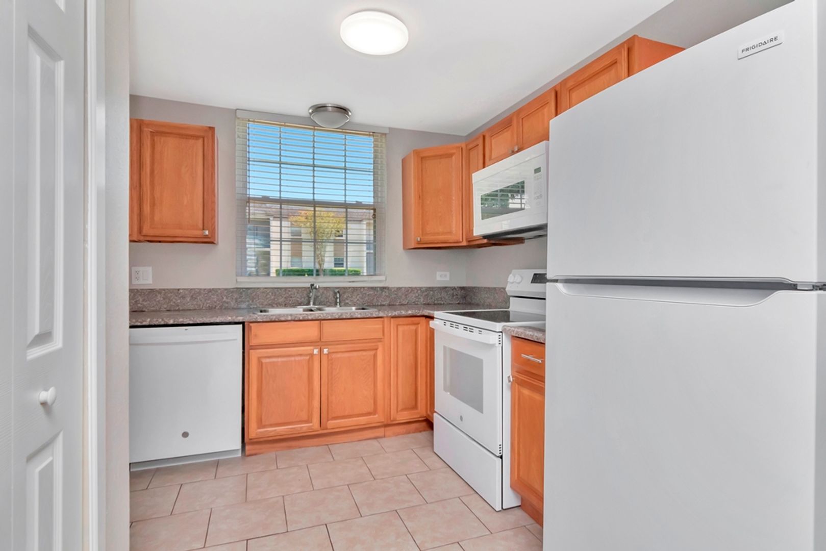 Ground Floor - Corner/End Unit - Upgraded 2/2 for Lease in Brandon, FL.