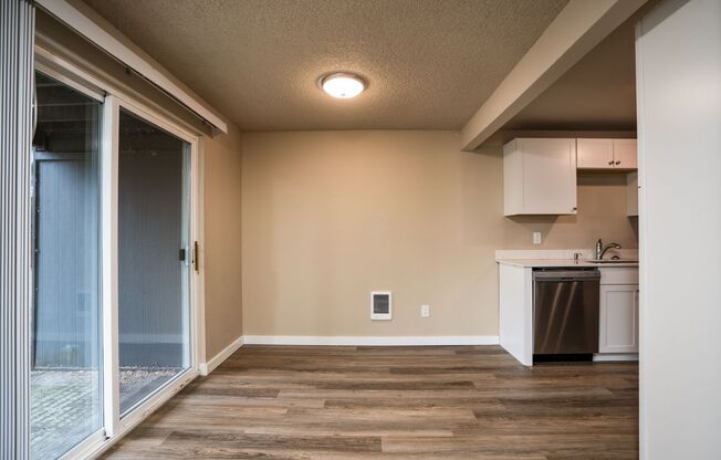 2 beds, 1 bath, 912 sqft, $1,347, Unit C