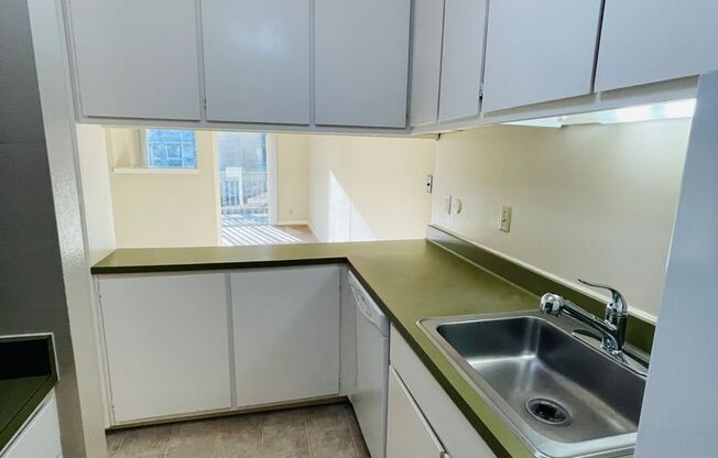 1 bed, 1 bath, $2,000, Unit # 220