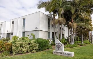 2-bed, 2-bath 972sqft condo, walking distance to beach in Carlsbad Village, literally one block off the sand! **Available 6/1/26**